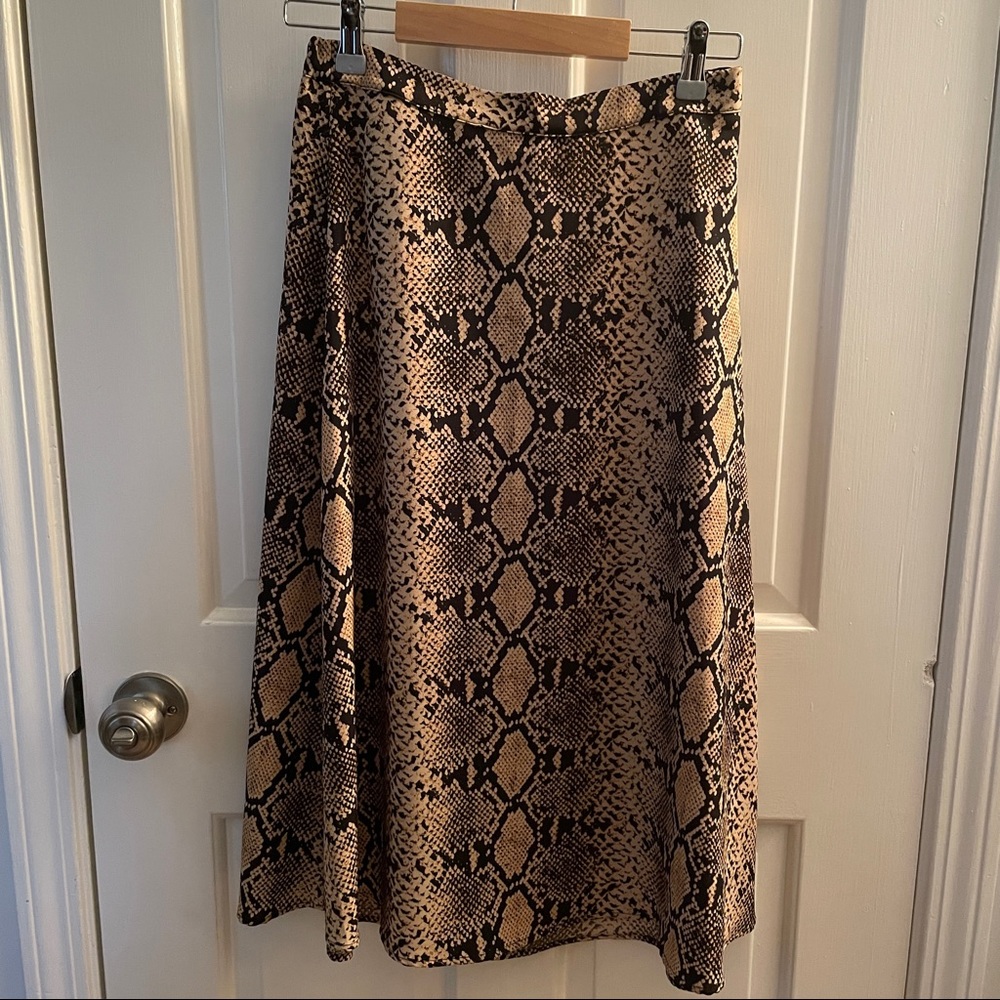Midi skirt with elasticized waist. T Tahari brand.Size XS. NWT